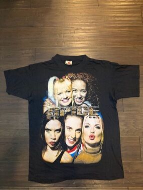 Vintage Made in USA Spice Girls Band Shirt. Size Large. Single Stitch.